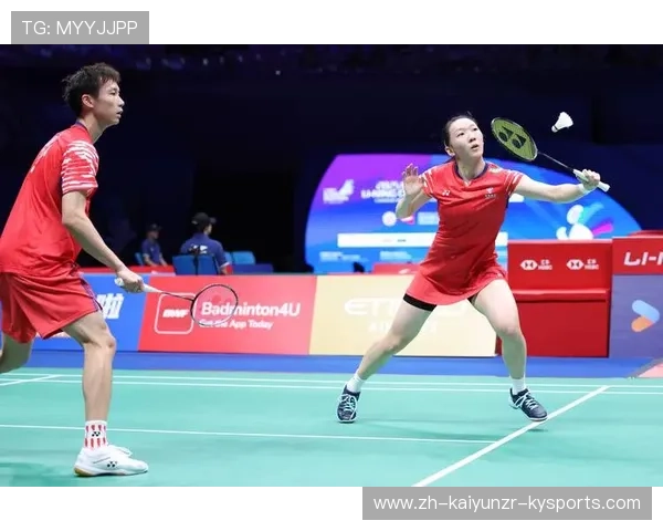 羽毛球选手与球线